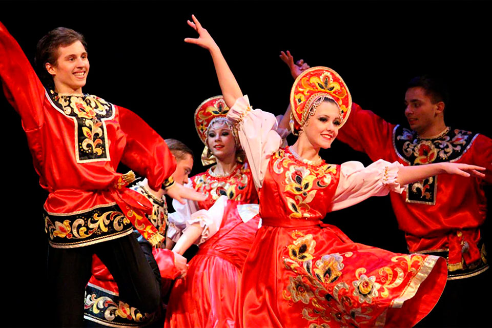 Folk Show of Traditional Russian Dancing & Singing at Nikolayevsky